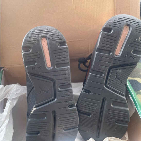 Brand new Pumas never worn - Picture 3 of 5